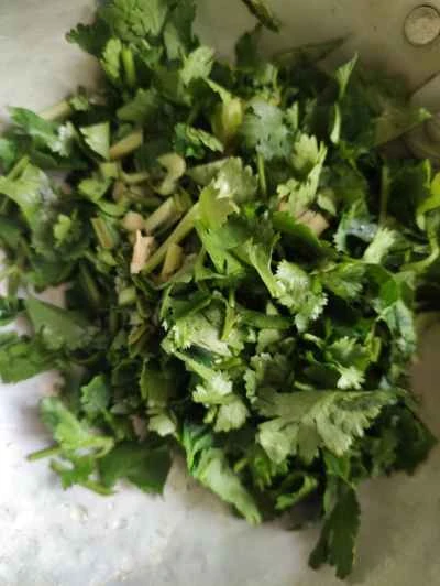 ハルビンの赤ソーセージとネギの炒め物 レシピ手順：3