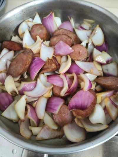 玉ねぎと赤ソーセージの炒め物の作り方：6