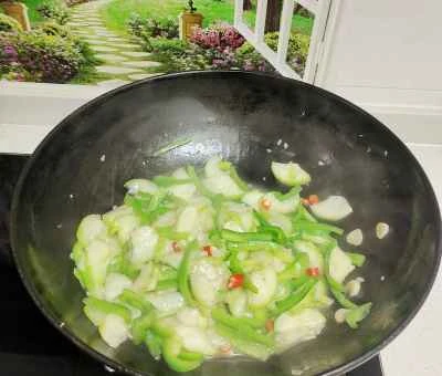 ピーマンとヘチマの炒め物の作り方：6