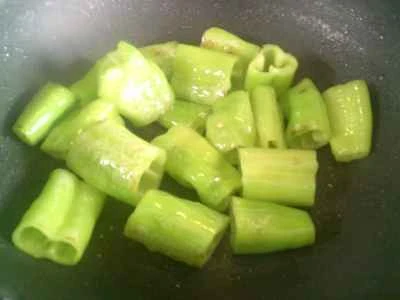 油で煮込んだピーマンの作り方：4