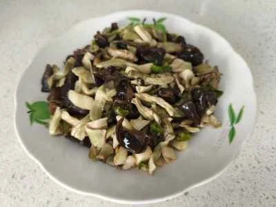 乾燥レタスとキクラゲの炒め物の作り方：5