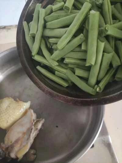 インゲン豆と豆腐の皮で煮込んだ鶏もも肉の作り方：5