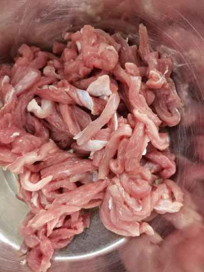 細切り豚肉の甘豆ソース煮込みの作り方：2