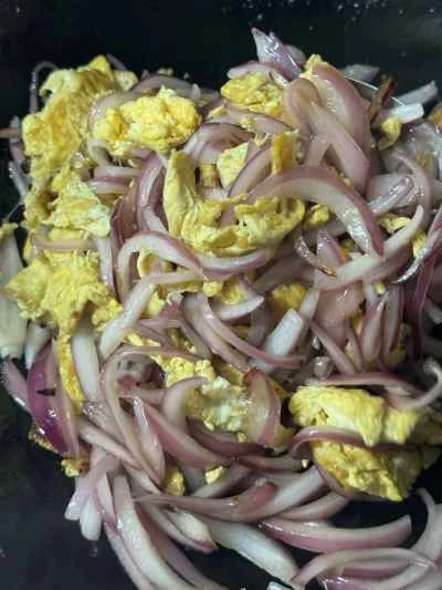 玉ねぎ入りスクランブルエッグの作り方：7