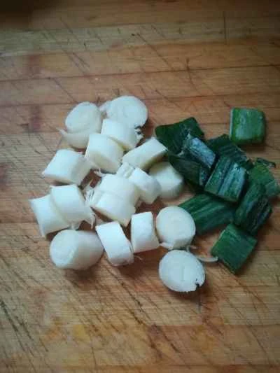 牛肉風味の野菜チキンとネギ炒めの作り方：3