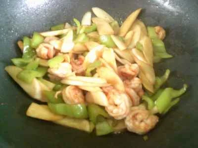 水たけのこのピーマンとエビ炒めの作り方：11