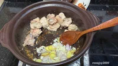 ジュージューと音を立てる豚スペアリブとインゲン豆の作り方：6