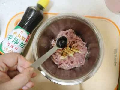 細切り豚肉とヘチマの炒め物の作り方：2