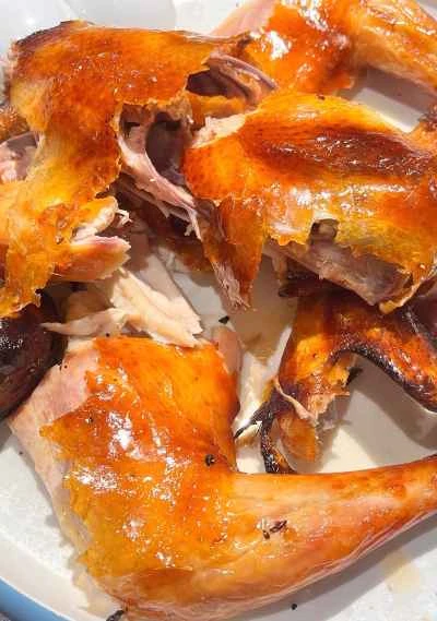 土鍋とフルーツウッド炭を使ったローストチキンのレシピ