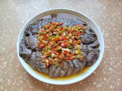 スパイシーな蒸し鴨血