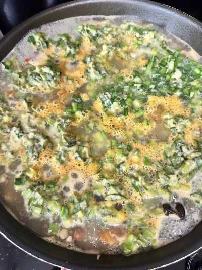 ニラと餃子のスープの作り方：5