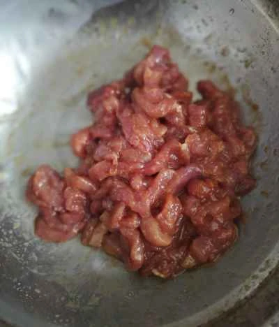 細切り豚肉とジャガイモと玉ねぎの炒め物の作り方：2