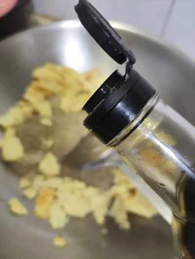 タロイモと春雨を玉ねぎと卵で炒める手順:7