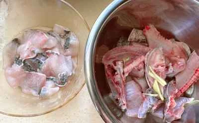 ニンニク風味の黒鯛の切り身を作る手順：1