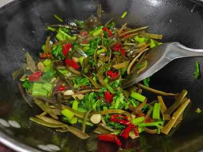 セロリの葉と昆布の炒め物の作り方：6