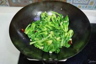 ニンニク風味のチンゲン菜の作り方：3