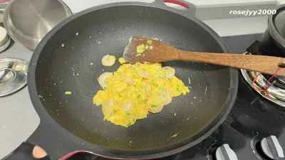 エビ、ネギ、スクランブルエッグの作り方：7