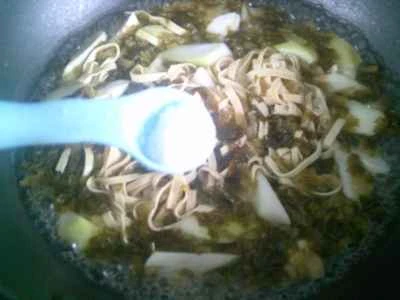 夜咲きの花と厚切り豆腐皮を使ったカラシナの漬物の作り方：7