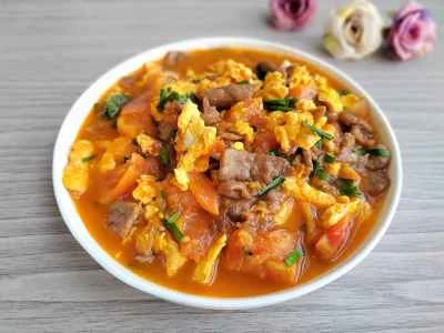 トマト、牛肉、卵の炒め物のレシピ