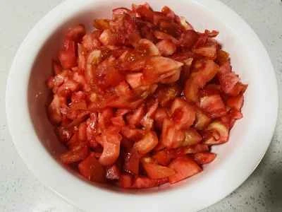 トマトとパイナップルのフィリングを作る手順：1