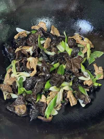 豚肉とネギとキクラゲの炒め物の作り方：11