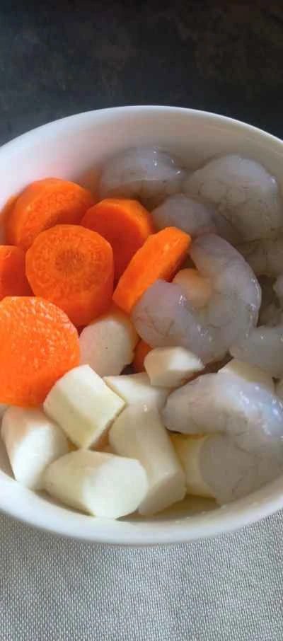 蒸しエビとヤムイモの作り方：1