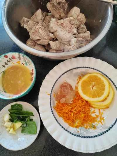 オレンジ風味のスペアリブの作り方：1