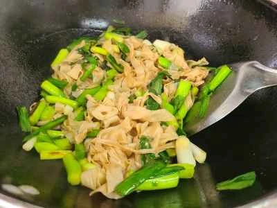 ニンニクの芽と乾燥豆腐の炒め物の作り方：4