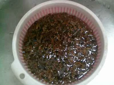 梅干しと川エビの炒め物の作り方：2