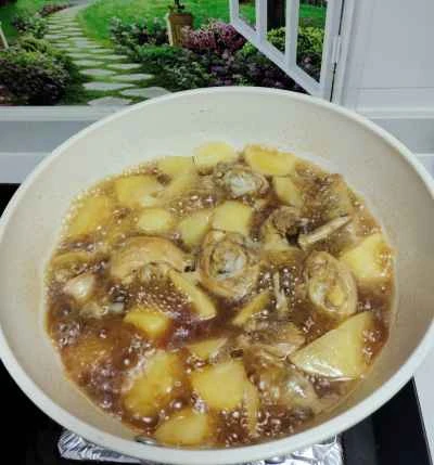 鶏もも肉とジャガイモのシチュー レシピ手順：2