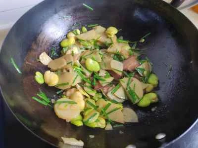 そら豆とジャガイモの煮込み豚肉の作り方：7