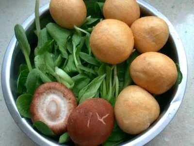 椎茸、麩、白菜の炒め物を作る手順：1