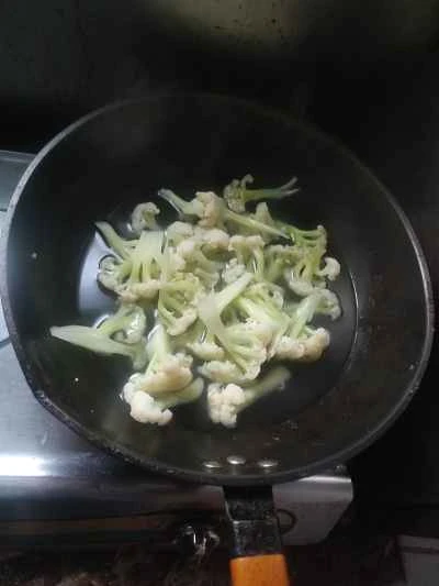 カリフラワー炒めのレシピ手順：2