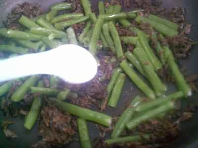 塩漬けカラシナとインゲンの炒め物の作り方：9