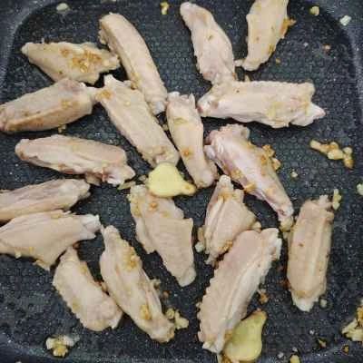 ニンニクフライドチキンウィングの作り方：6