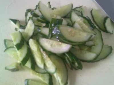 黒キクラゲ、卵、キュウリの炒め物の作り方：3