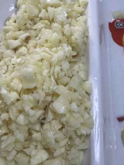 刻んだ唐辛子、ひき肉、卵を作る手順：2