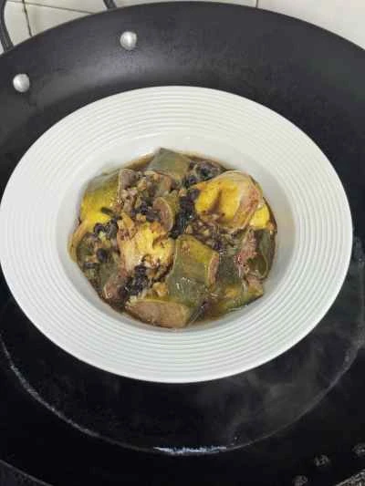 ニンニクと発酵黒豆で蒸した黄ナマズ：10ステップ