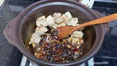 ジュージューと音を立てる豚スペアリブとインゲン豆の作り方：7