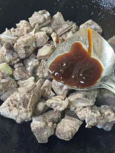 フラットブレッドを使ったポークリブの作り方：4