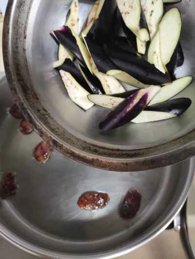 ナス、オクラ、玉ねぎの炒め物の作り方：6