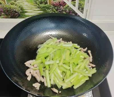 細切り豚肉とセロリの炒め物の作り方：5