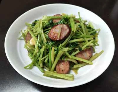 ハルビンの赤ソーセージとセロリの炒め物の作り方：6