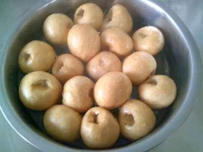 ズッキーニとピクルスのマスタードグリーン、揚げグルテン炒めの作り方：2