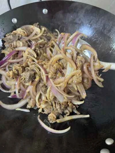 玉ねぎ入り牛肉巻き炒めの作り方：8