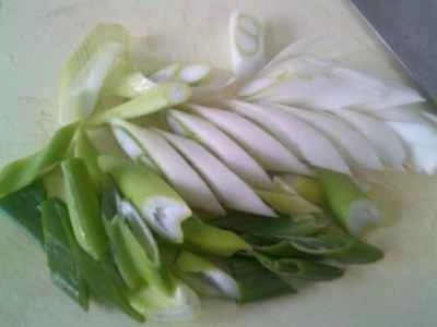 イカの足とネギの炒め物の作り方：3
