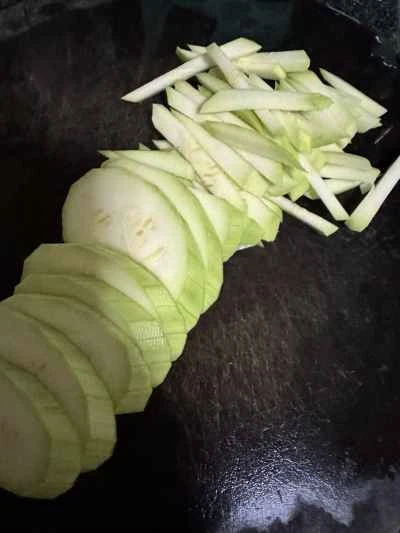 ズッキーニオムレツの作り方：1