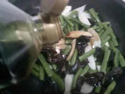 黒キクラゲ、水タケノコ、インゲンの炒め物の作り方：9
