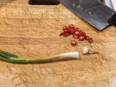 蒸しアスパラガスとイナゴマメの花のレシピ手順：3