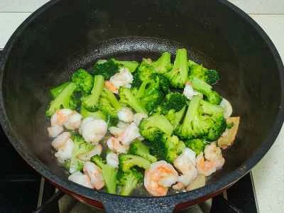 エビとブロッコリーの炒め物の作り方：6